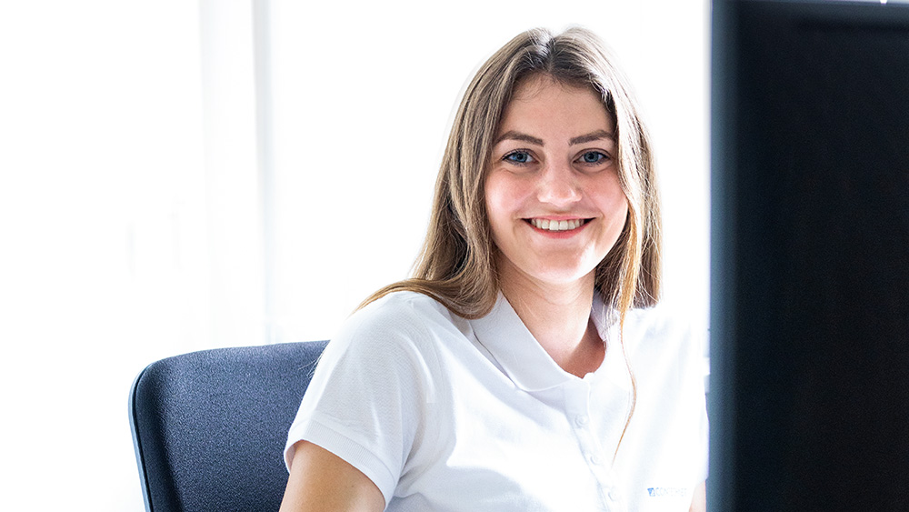 Deine persönliche Ansprechpartnerin rund um das Thema Bewerbung: Lina Molitor